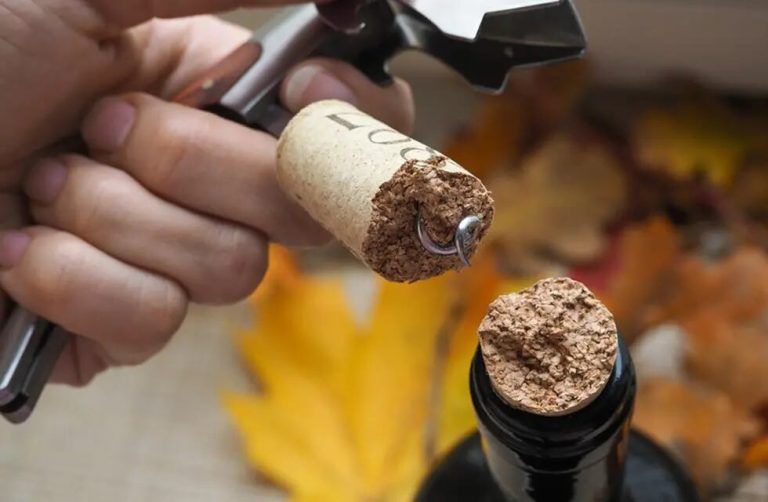 sacar corcho botella vino